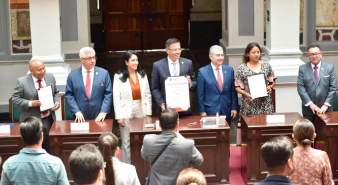 EL ALCALDE RACIEL PÉREZ CRUZ FIRMA CONVENIO CON EL PODER JUDICIAL PARA ERRADICAR LA VIOLENCIA INTRAFAMILIAR
