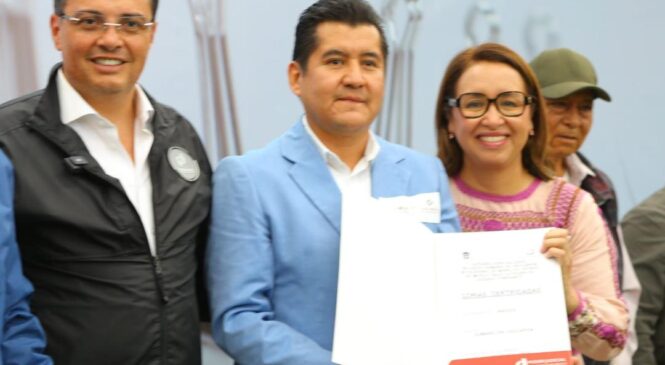 ECATEPENSES RECIBEN SENTENCIAS PARA REGULARIZAR SUS VIVIENDAS