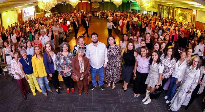 ALCALDE ISAAC MONTOYA RECONOCE LABOR DE MADRES Y DOCENTES EN LA FORMACIÓN DE LAS NUEVAS GENERACIONES