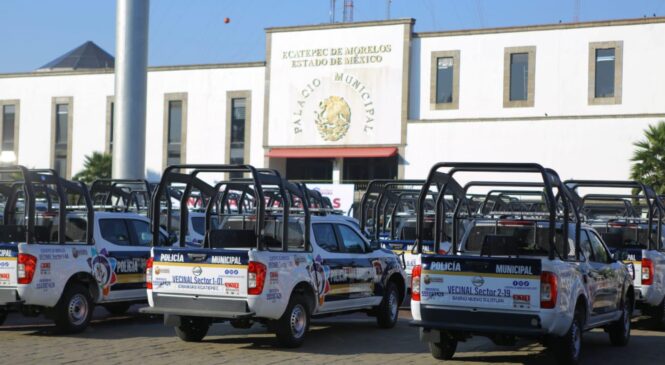 ENTREGA ALCALDESA AZUCENA CISNEROS 80 PATRULLAS A POLICÍAS DE ECATEPEC