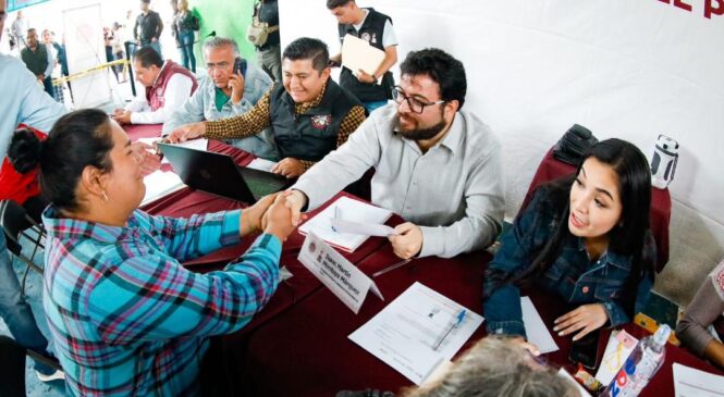 ALCALDE ISAAC MONTOYA ACERCA SERVICIOS Y TRÁMITES CON ASAMBLEAS DEL PUEBLO A VECINOS DE SAN MIGUEL TECAMACHALCO