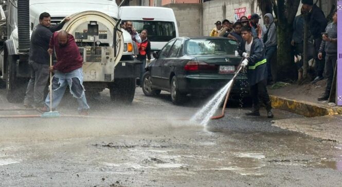 PRESTA GOBIERNO DE NAUCALPAN ATENCIÓN INMEDIATA A ZONA AFECTADA POR EL DESBORDAMIENTO DEL RÍO VERDE