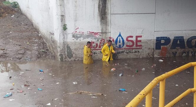 ATIENDE GOBIERNO DE AZUCENA CISNEROS ENCHARCAMIENTOS EN ECATEPEC
