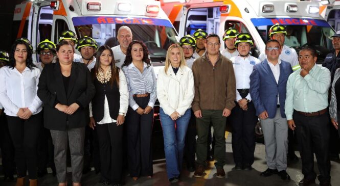 ENTREGA HUIXQUILUCAN AMBULANCIAS Y VEHÍCULOS TODO TERRENO AL CUERPO DE BOMBEROS Y UNIDAD DE RESCATE