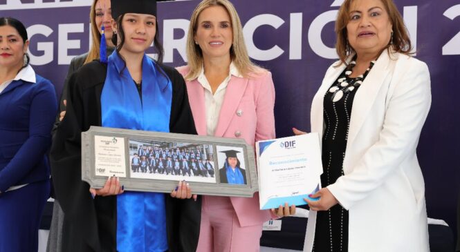 SE GRADÚA LA PRIMERA GENERACIÓN DE ESTUDIANTES DEL BACHILLERATO DIF HUIXQUILUCAN