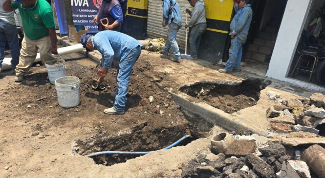 REPARA OAPAS FUGA EN CALZADA SAN AGUSTÍN