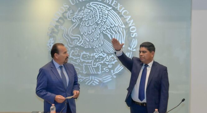 ALCALDE PEDRO RODRÍGUEZ TOMA PROTESTA A MARCO ANTONIO PÉREZ COMO NUEVO DIRECTOR DE SAPASA