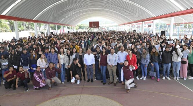 ENCABEZA ALCALDE PÉREZ CRUZ ARRANQUE DEL PROGRAMA “JUVENTUDES HACIENDO HISTORIA”