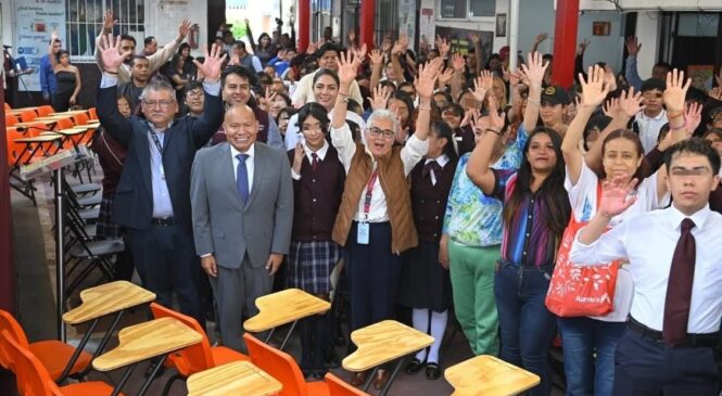 ENTREGAN BUTACAS ESTUDIANTILES PARA MEJORAR CONDICIONES DE ALUMNOS DE TLALNEPANTLA