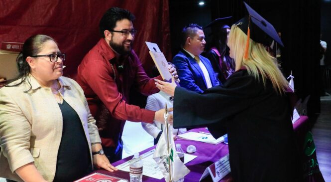 ASISTE ALCALDE ISAAC MONTOYA A CEREMONIA DE GRADUACIÓN DE ALUMNOS DEL CONALEP