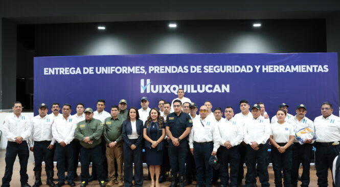 ENTREGA HUIXQUILUCAN UNIFORMES Y EQUIPAMIENTO PARA FORTALECER SEGURIDAD E IDENTIDAD DE SERVIDORES PÚBLICOS
