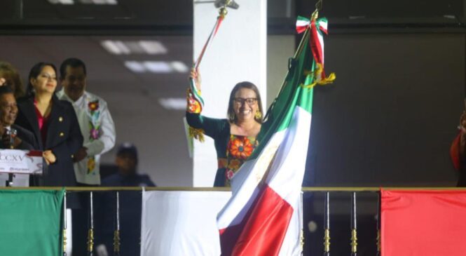 PRESIDE ALCALDESA AZUCENA CISNEROS EL GRITO DE LA INDEPENDENCIA EN ECATEPEC