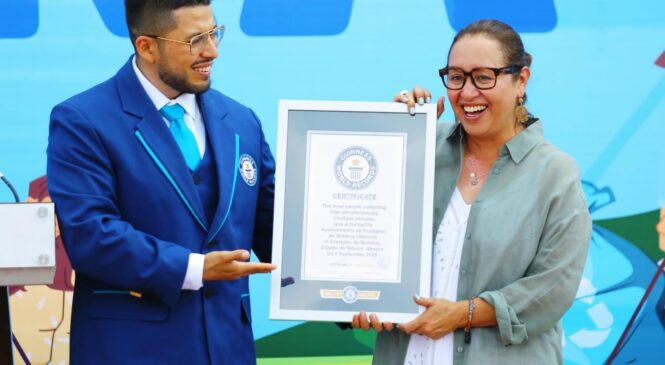 LOGRA ECATEPEC RÉCORD GUINNESS DE MAYOR NÚMERO DE PERSONAS RECOGIENDO BASURA SIMULTÁNEAMENTE