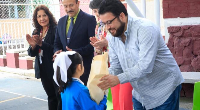 ASEGURA ALCALDE ISAAC MONTOYA QUE HOY LA EDUCACIÓN ES UN DERECHO Y NO UN PRIVILEGIO