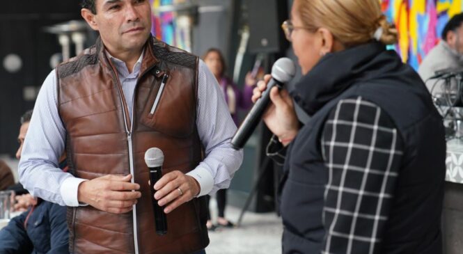 RECONOCE SENADOR ENRIQUE VARGAS EL TRABAJO DE DOCENTES EN HUIXQUILUCAN