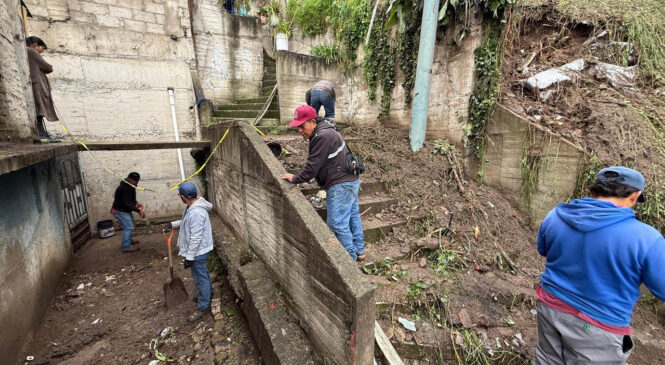 CONTINUA GOBIERNO DE NAUCALPAN CON LABORES DE LIMPIEZA Y RETIRO DE LODO TRAS DESLAVE EN LA COLONIA OLÍMPICA RADIO