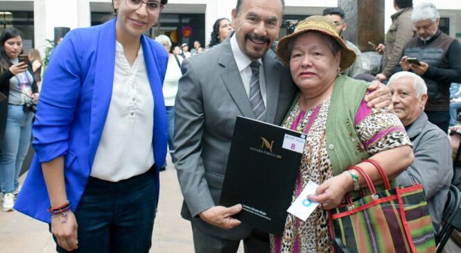 PEDRO RODRÍGUEZ ENTREGA TESTAMENTOS; EN 4 AÑOS HAN SIDO BENEFICIADOS MÁS DE 11 MIL ATIZAPENSES