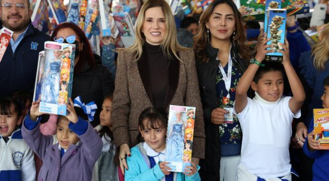 INICIA HUIXQUILUCAN ENTREGA DE JUGUETES A ESTUDIANTES POR EL DÍA DE REYES MAGOS