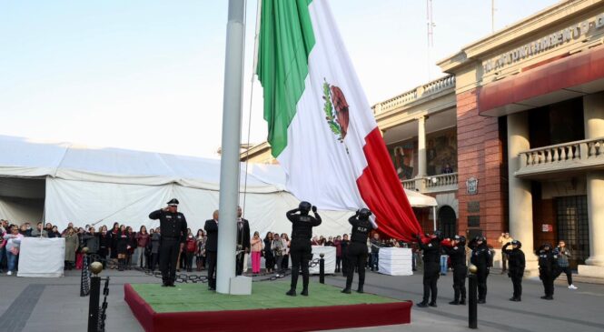 ENCABEZA ALCALDE RACIEL PÉREZ CEREMONIA SOLEMNE DE IZAMIENTO DE BANDERA Y HONORES PATRIOS