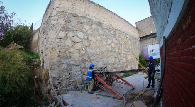 GOBIERNO DE NAUCALPAN REFUERZA MURO DE SECUNDARIA EN SAN FRANCISCO CHIMALPA PARA PROTEGER A LA COMUNIDAD ESCOLAR