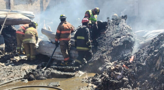 ATIENDEN PROTECCIÓN CIVIL Y BOMBEROS INCENDIO DE BODEGA DE BORRA CON SELLOS DE SUSPENSIÓN