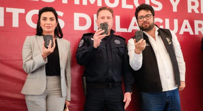 ENTREGA ALCALDE ISAAC MONTOYA ESTÍMULOS Y RECONOCIMIENTOS A ELEMENTOS DE LA GUARDIA MUNICIPAL