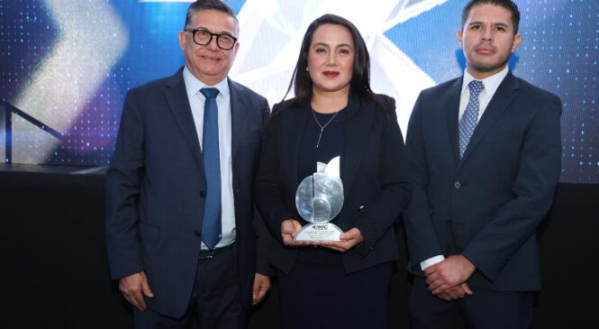 RECIBE HUIXQUILUCAN PREMIO ANAC POR EL BUEN MANEJO DE SUS FINANZAS PÚBLICAS Y ELEVAR SU CALIFICACIÓN CREDITICIA