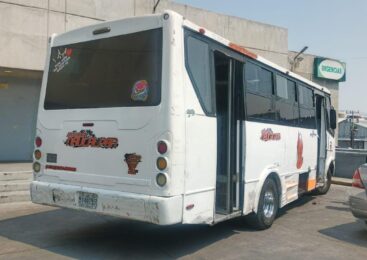 BALEAN A PADRE E HIJO EN TRANSPORTE PÚBLICO, POLICÍA DE TLALNEPANTLA ATIENDE ATAQUE DIRECTO CONTRA LAS VÍCTIMAS