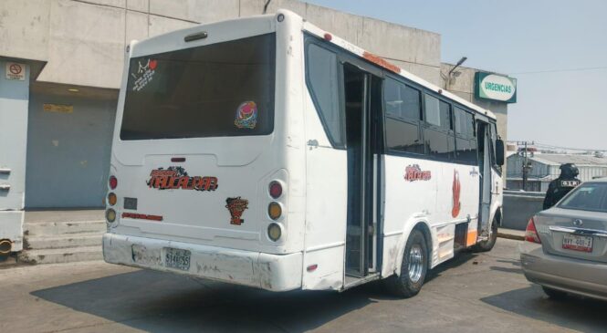 BALEAN A PADRE E HIJO EN TRANSPORTE PÚBLICO, POLICÍA DE TLALNEPANTLA ATIENDE ATAQUE DIRECTO CONTRA LAS VÍCTIMAS