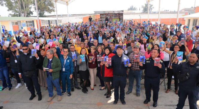GOBIERNO DE ECATEPEC Y FCE ENTREGAN MÁS DE 12 MIL LIBROS EN ESCUELAS DEL MUNICIPIO