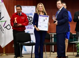RECIBE ROMINA CONTRERAS PREMIO POR SER LA MEJOR PRESIDENTA MUNICIPAL DE MÉXICO