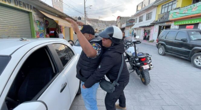 ATROPELLA CONDUCTOR A POLICÍA DE TRÁNSITO DE ECATEPEC AL EVADIR OPERATIVO VIAL