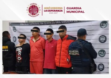 DETIENE GUARDIA MUNICIPAL Y FGJEM A CUATRO HOMBRES CON ARMAS Y PRESUNTAS SUSTANCIAS ILÍCITAS