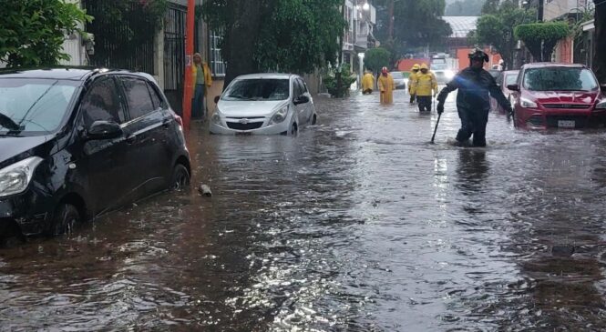 ATIENDE GOBIERNO DE TLALNEPANTLA PUNTOS CRÍTICOS POR ACUMULACIÓN DE AGUA TRAS LLUVIA EXTRAORDINARIA