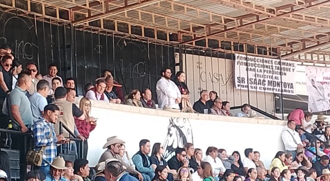 NAUCALPENSES FESTEJAN EL CUMPLEAÑOS DEL ALCALDE ISAAC MONTOYA EN EL LIENZO CHARRO