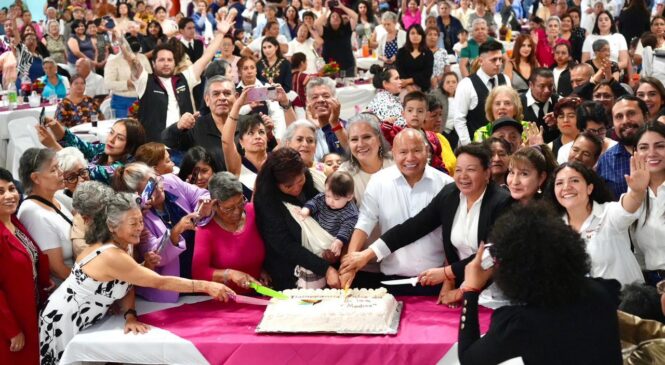 CELEBRA ALCALDE RACIEL PÉREZ A LAS MADRES DE TLALNEPANTLA