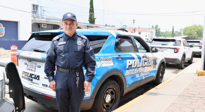 ATIZAPÁN DESPIDE CON HONORES A POLICÍAS QUE SE RETIRAN TRAS AÑOS DE SERVICIO