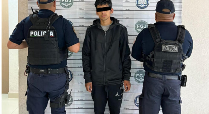 DETIENEN EN TLALNEPANTLA A SUJETO CON PRESUNTAS DROGAS Y MOTOCICLETA ALTERADA