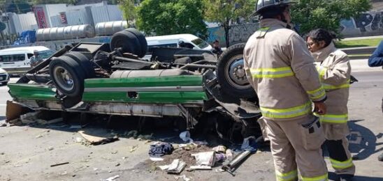 ELEMENTOS DE SEGURIDAD Y EMERGENCIA DE TLALNEPANTLA ATIENDEN VOLCADURA EN LA MÉXICO-PACHUCA Y BRINDAN APOYO A 13 LESIONADOS