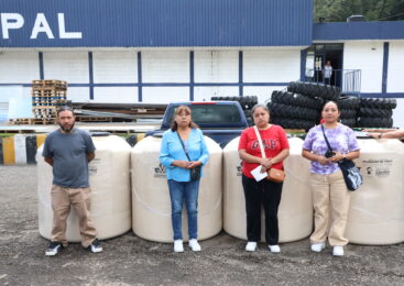 CONTINÚA HUIXQUILUCAN CON LA ENTREGA DE TINACOS  