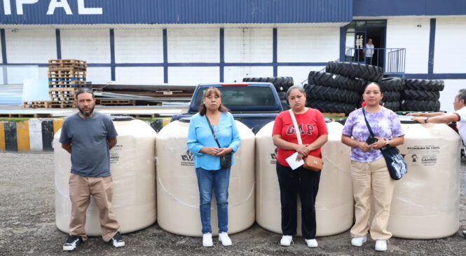 CONTINÚA HUIXQUILUCAN CON LA ENTREGA DE TINACOS