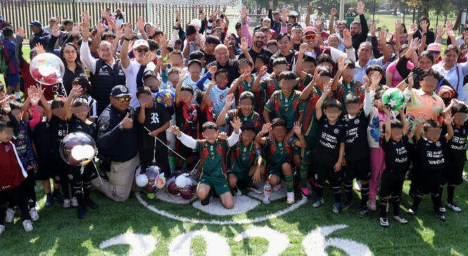 RACIEL PÉREZ CRUZ ENTREGA CANCHA RENOVADA EN EL DEPORTIVO CRI CRI PARA FORTALECER EL DEPORTE Y LA CONVIVENCIA SOCIAL, CON EL PLAN INTEGRAL DEL ORIENTE DEL EDOMÉX