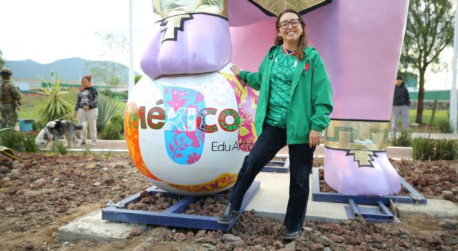 ESCULTURAS MUNDIALISTAS DE ECATEPEC ASOMBRAN A PROPIOS Y EXTRAÑOS
