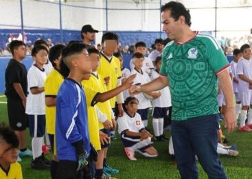 ACOMPAÑADA POR EL SENADOR ENRIQUE VARGAS, LA ALCALDESA ROMINA CONTRERAS ENTREGA REHABILITACIÓN DEL DEPORTIVO SAN FERNANDO