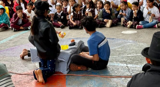 DISFRUTAN ESTUDIANTES DE HUIXQUILUCAN DE LA OBRA DE TEATRO “EL CIRCO DEL MAR ERRANTE”