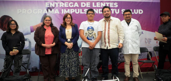 CON EL PROGRAMA IMPULSANDO TU SALUD EL GOBIERNO DE NAUCALPAN ENTREGA MÁS DE 4 MIL LENTES