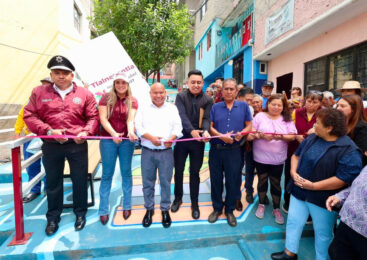 ENTREGA TLALNEPANTLA RENOVACIÓN INTEGRAL DE ESCALINATAS Y SERVICIOS BÁSICOS EN BENEFICIO DE LOMAS DE SAN JUAN IXHUATEPEC