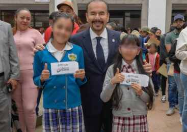 ENTREGAN BECAS A MÁS DE 17 MIL ESTUDIANTES EN ATIZAPÁN, DESTINAN 52 MILLONES DE PESOS