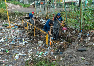 RETIRAN MÁS DE 40 TONELADAS DE AZOLVE DE LA PRESA EL ÁNGULO PARA PREVENIR INUNDACIONES