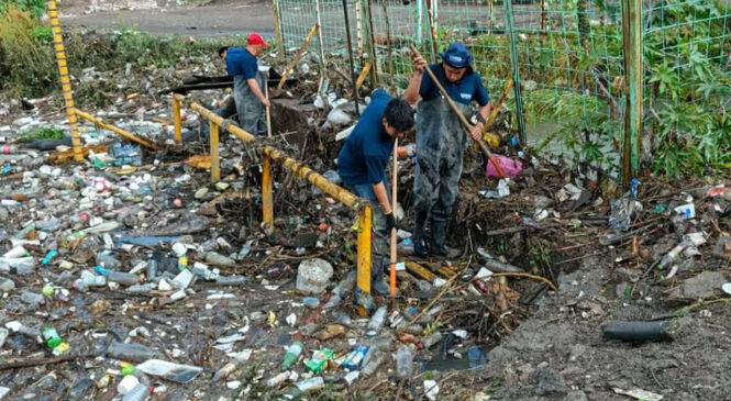 RETIRAN MÁS DE 40 TONELADAS DE AZOLVE DE LA PRESA EL ÁNGULO PARA PREVENIR INUNDACIONES